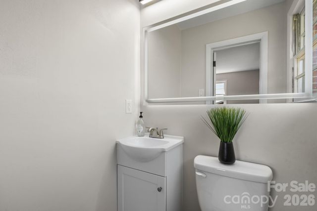 1231 2nd Street SE, Hickory, NC 28602