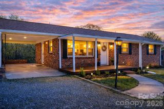 1231 2nd Street SE, Hickory, NC 28602