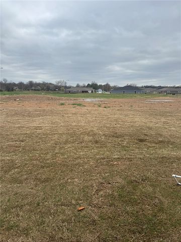 402B W Cloud Drive, Siloam Springs, AR 72761