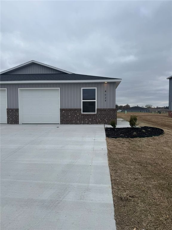 402B W Cloud Drive, Siloam Springs, AR 72761