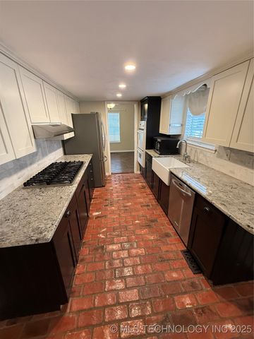 7164 E 53rd Place, Tulsa, OK 74145