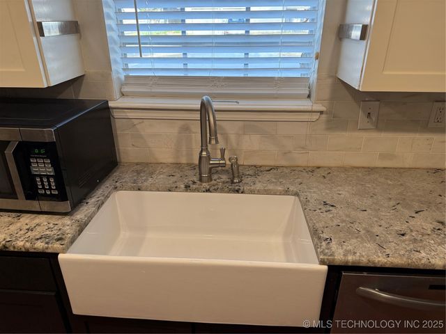 7164 E 53rd Place, Tulsa, OK 74145