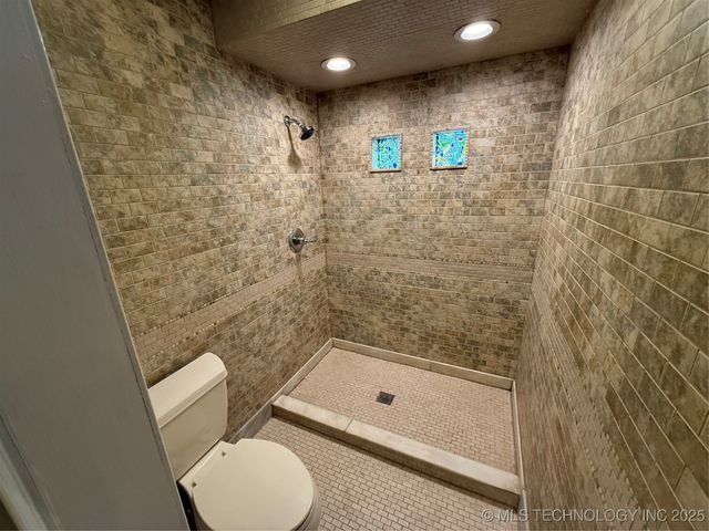 7164 E 53rd Place, Tulsa, OK 74145