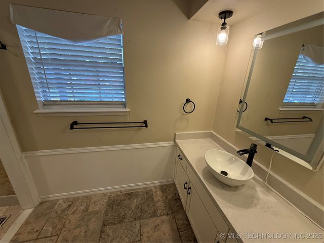 7164 E 53rd Place, Tulsa, OK 74145