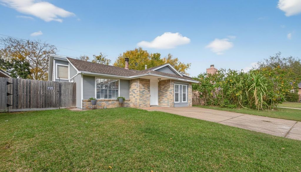 11723 Boxhill Drive, Houston, TX 77066