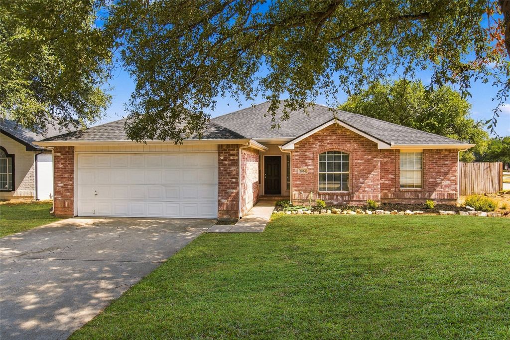 1024 Hiawatha Court, Saginaw, TX 76131 — exterior