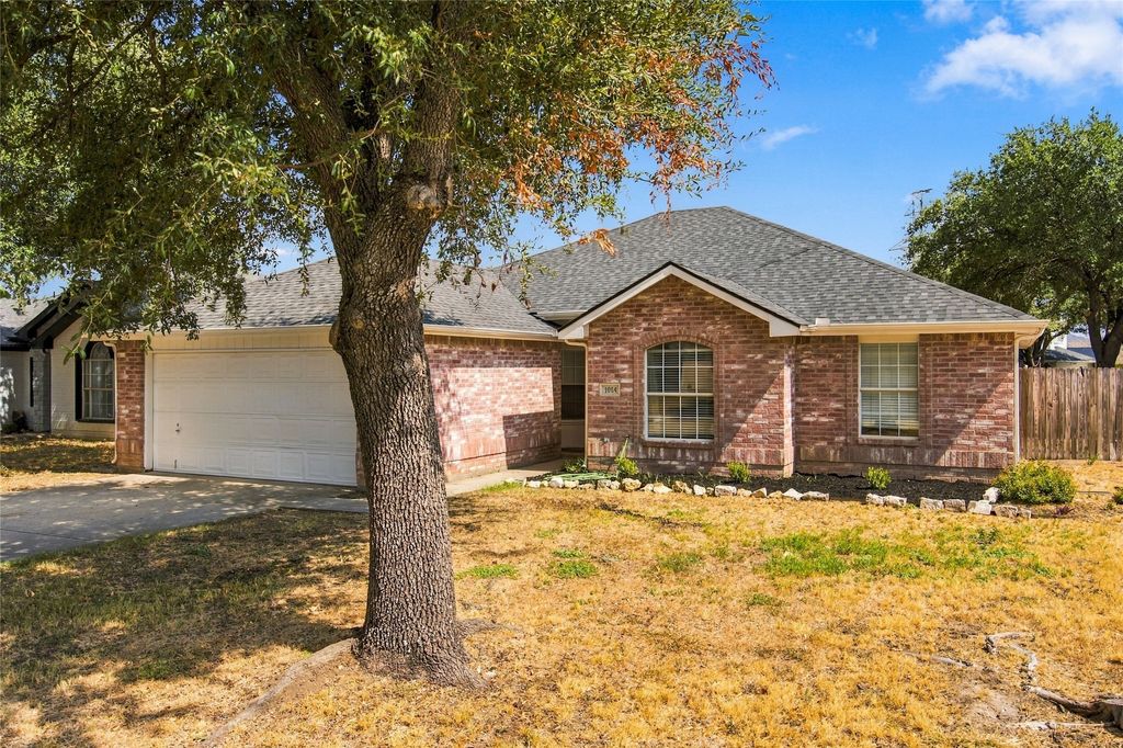 1024 Hiawatha Court, Saginaw, TX 76131 — photo 3
