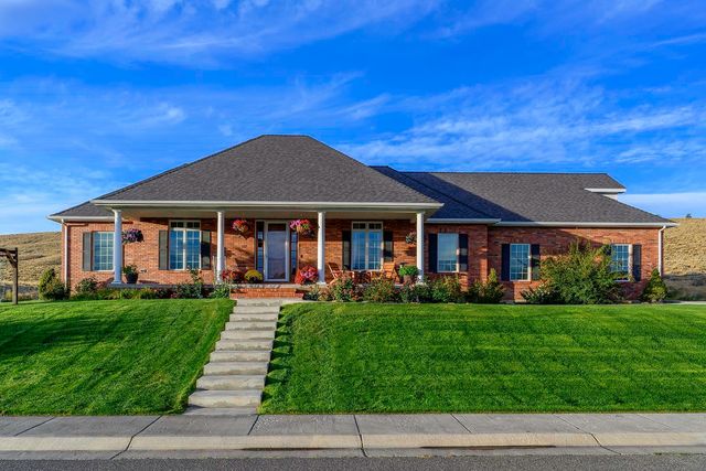 732 Links View Dr, Cody, WY 82414