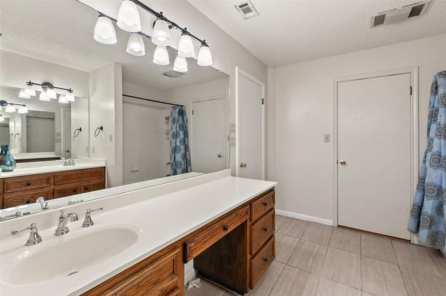 124 Poplar DR, Buda, TX 78610