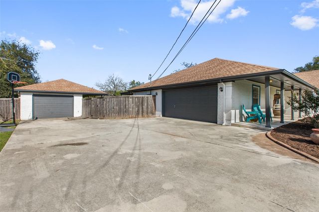 124 Poplar DR, Buda, TX 78610