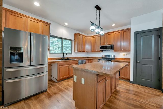1928 Rockwood DR, Chesapeake, VA 23323