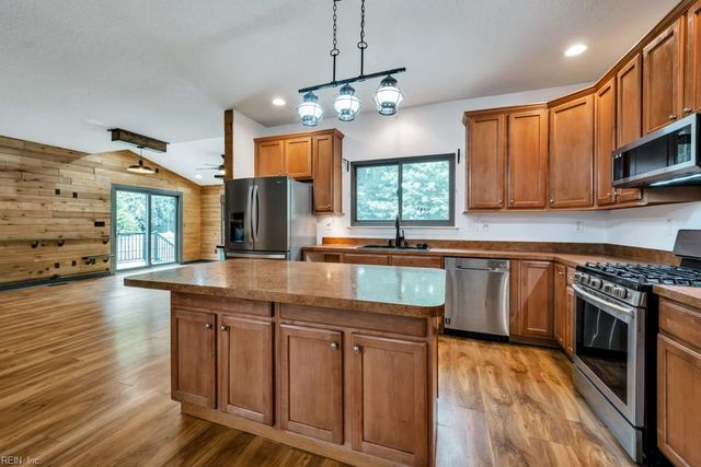 1928 Rockwood DR, Chesapeake, VA 23323