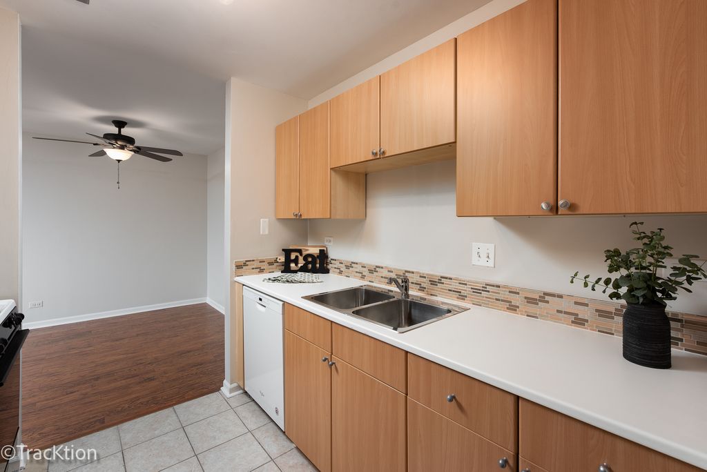13A Kingery Quarter 203, Willowbrook, IL 60527 — photo 3