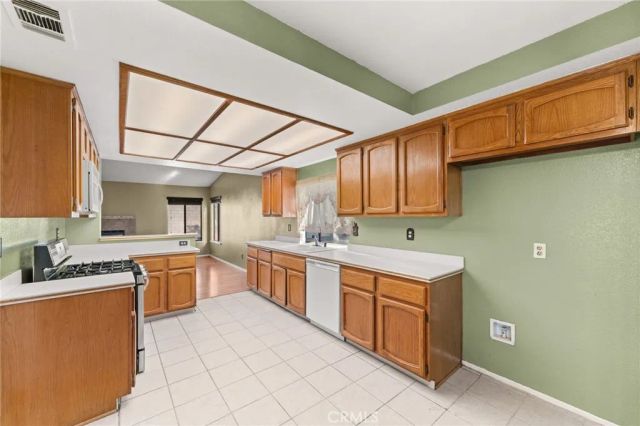 8518 Valley View, Hesperia, CA 92344