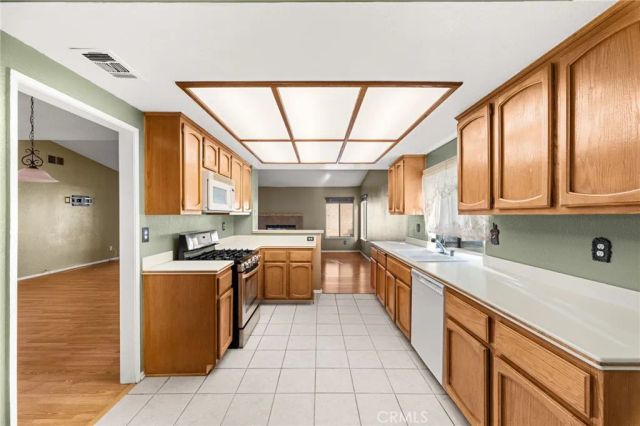 8518 Valley View, Hesperia, CA 92344