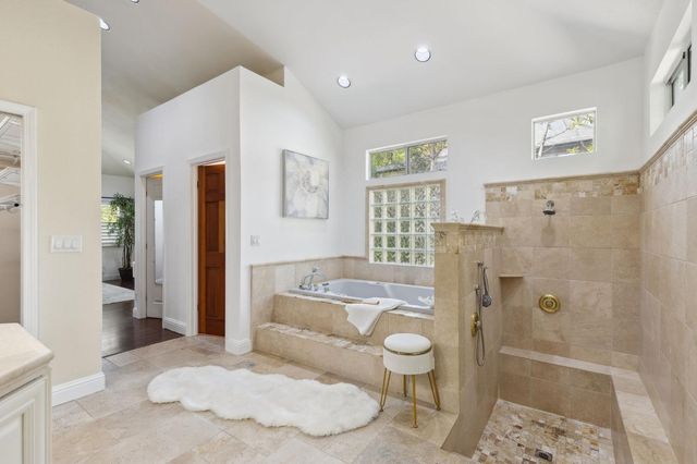 4006 Canyon Dr, Fair Oaks, CA 95628