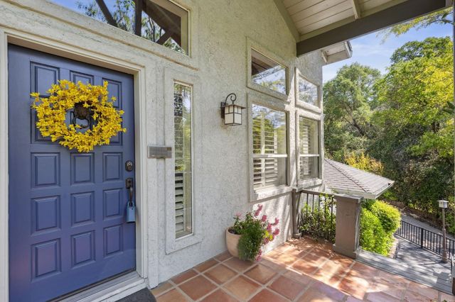 4006 Canyon Dr, Fair Oaks, CA 95628