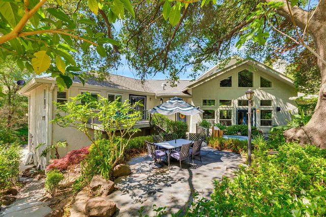 4006 Canyon Dr, Fair Oaks, CA 95628