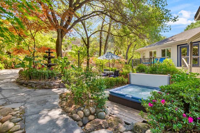 4006 Canyon Dr, Fair Oaks, CA 95628