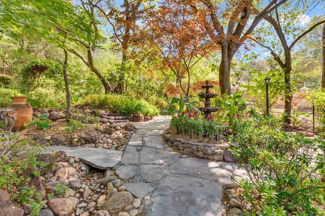 4006 Canyon Dr, Fair Oaks, CA 95628