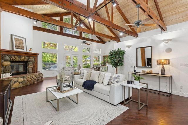 4006 Canyon Dr, Fair Oaks, CA 95628