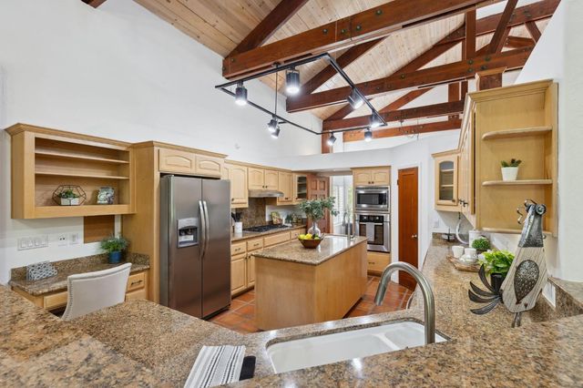 4006 Canyon Dr, Fair Oaks, CA 95628