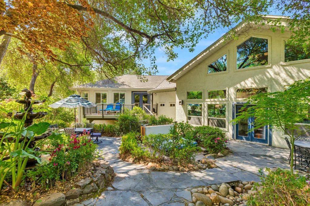 4006 Canyon Dr, Fair Oaks, CA 95628