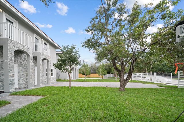 529 NW 56th St, Miami, FL 33127