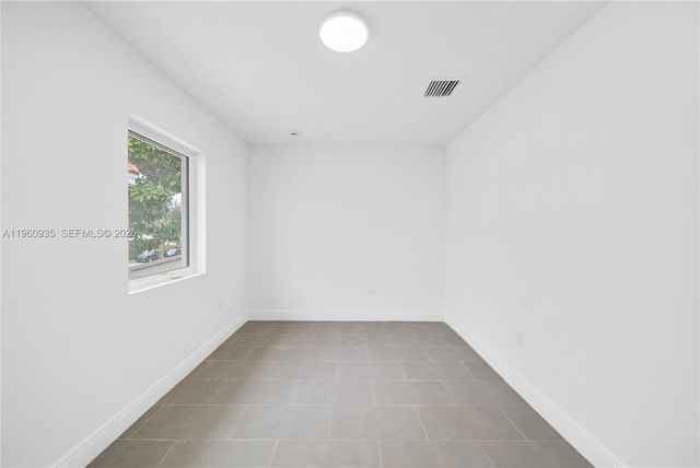 529 NW 56th St, Miami, FL 33127