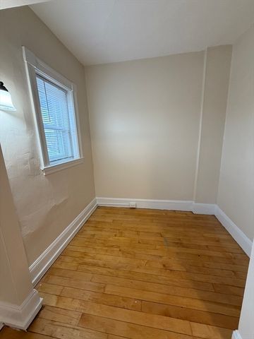 15 Lynde St 33, Salem, MA 01970