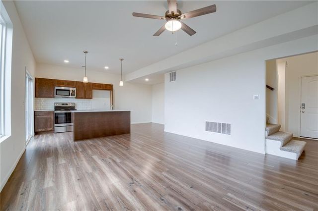 12426 S Redwood Street, Lee's Summit, MO 64086