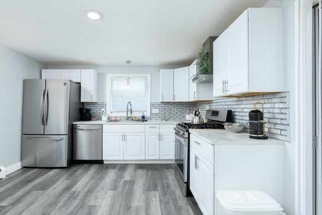 16 Vincent Cir, Worcester, MA 01604