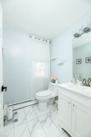 16 Vincent Cir, Worcester, MA 01604