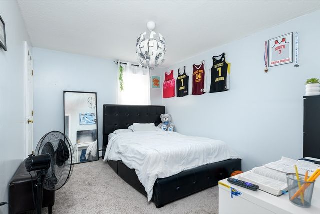 16 Vincent Cir, Worcester, MA 01604