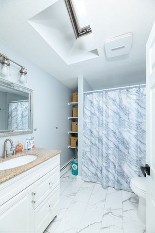 16 Vincent Cir, Worcester, MA 01604