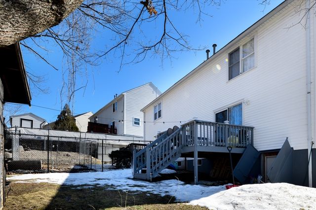 16 Vincent Cir, Worcester, MA 01604