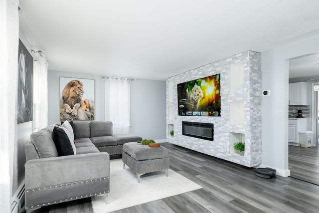 16 Vincent Cir, Worcester, MA 01604