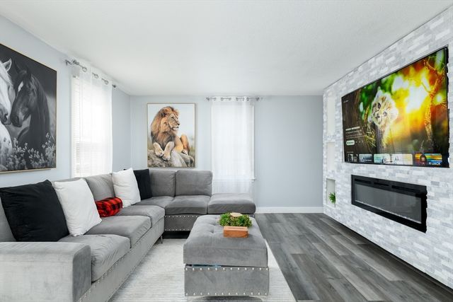 16 Vincent Cir, Worcester, MA 01604