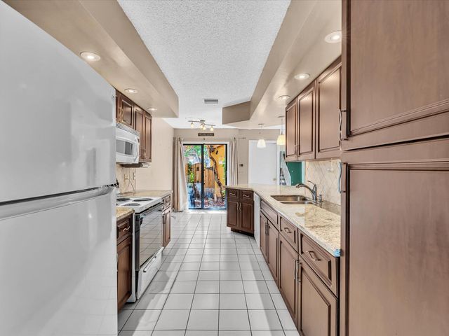 19982 Villa Lante Place, Boca Raton, FL 33434