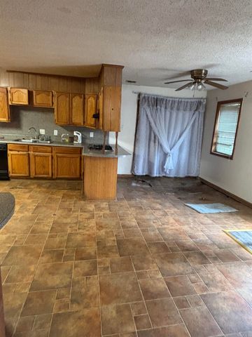 703 W 4Th St, Lonoke, AR 72086