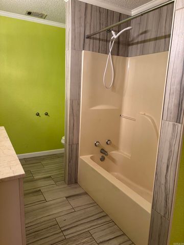 703 W 4Th St, Lonoke, AR 72086