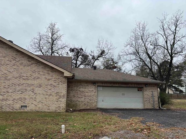 703 W 4Th St, Lonoke, AR 72086