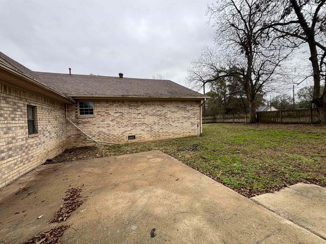 703 W 4Th St, Lonoke, AR 72086