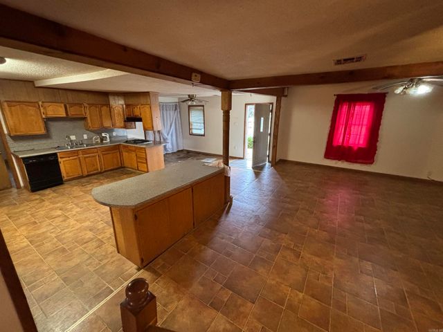 703 W 4Th St, Lonoke, AR 72086