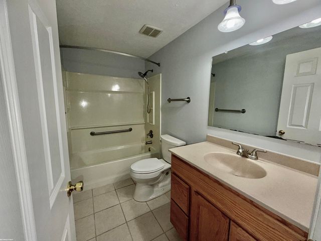 45183 Kensington Street, Utica, MI 48317