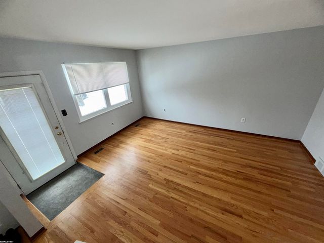 45183 Kensington Street, Utica, MI 48317