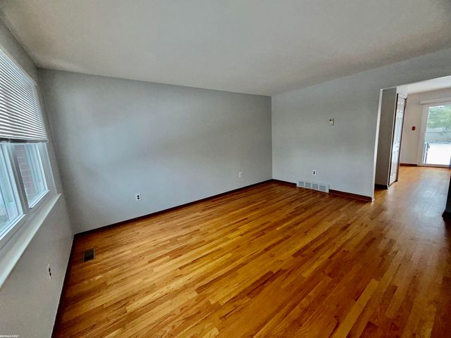 45183 Kensington Street, Utica, MI 48317