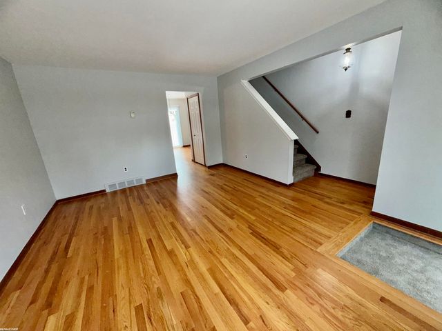 45183 Kensington Street, Utica, MI 48317