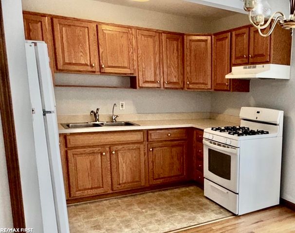 45183 Kensington Street, Utica, MI 48317