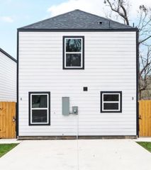 7804 Crestview Drive B, Houston, TX 77028